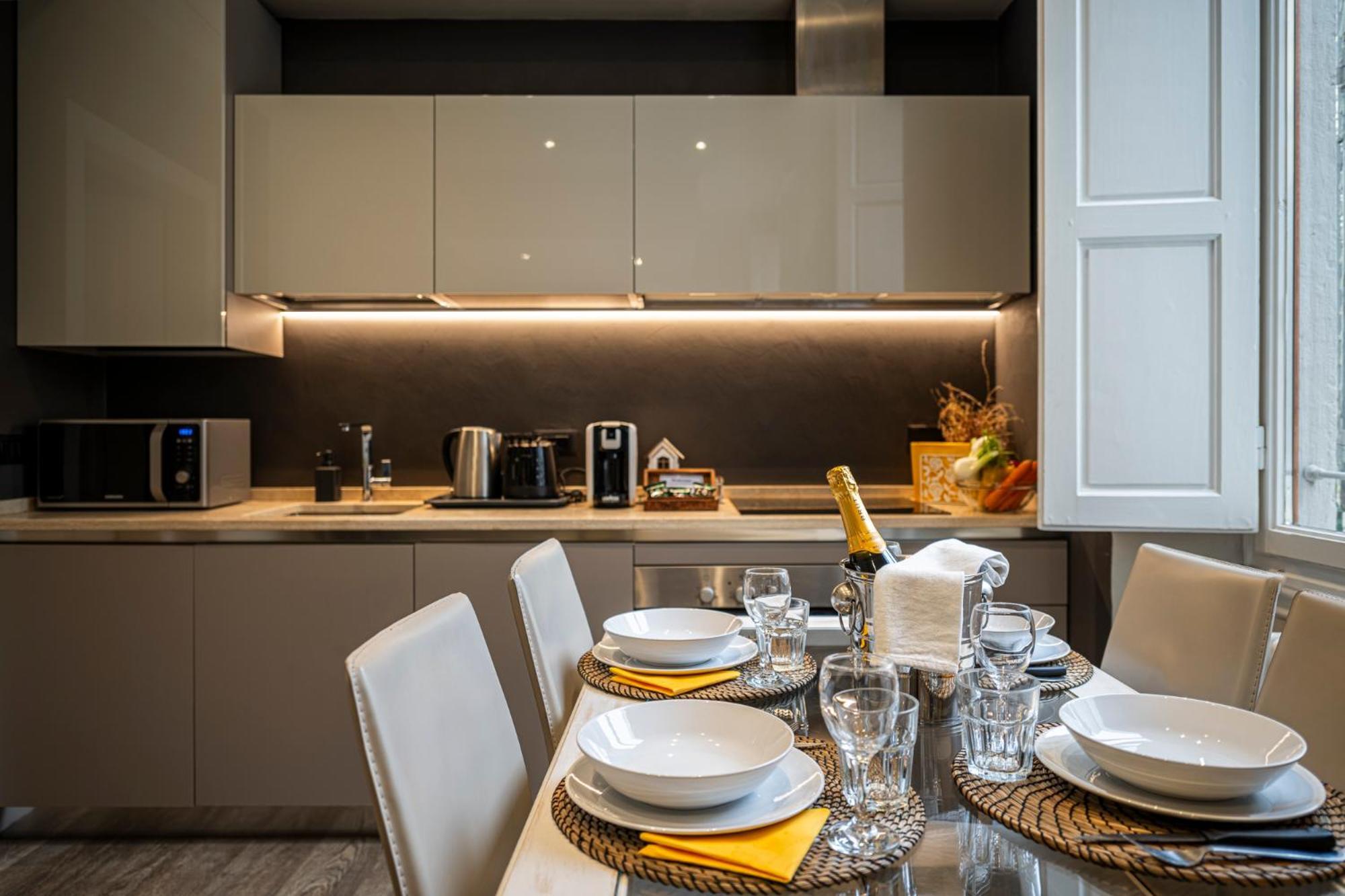 פירנצה Cherubini Palace Thematic Apartment מראה חיצוני תמונה