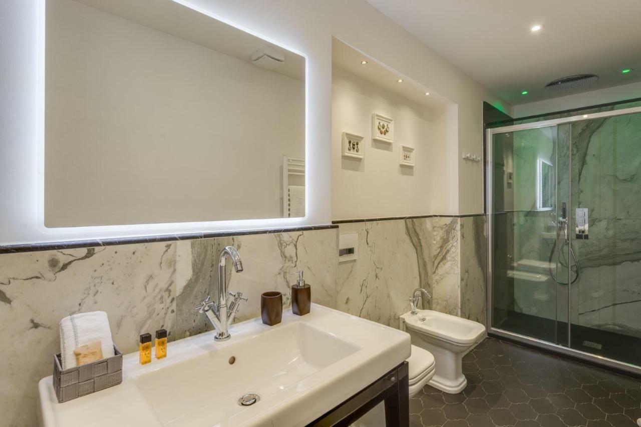 פירנצה Cherubini Palace Thematic Apartment מראה חיצוני תמונה
